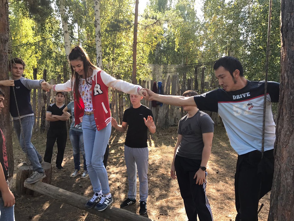 Конкурс на бревне